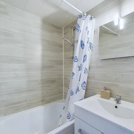 Апартаменты A 150m De La Plage, Mezzanine Pour 4