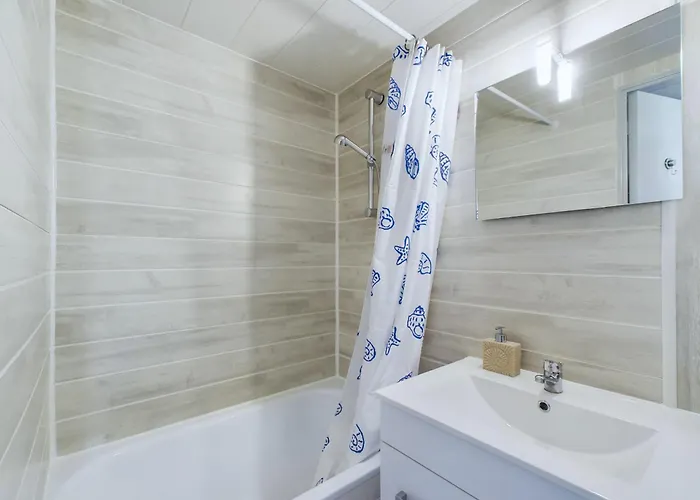 Daire A 150m De La Plage, Mezzanine Pour 4